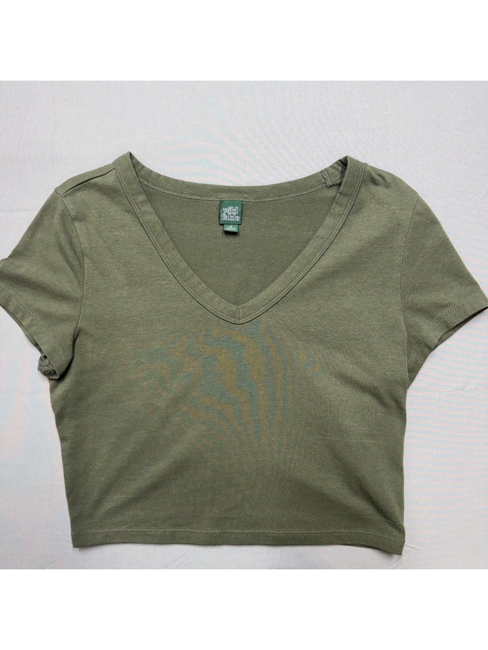 Wild Fable Womens Crop Top M Olive Green V-Neck Short Sleeve Cotton Blend Tee